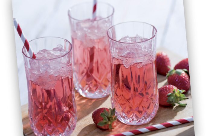 Cóctel Bellini con fresa