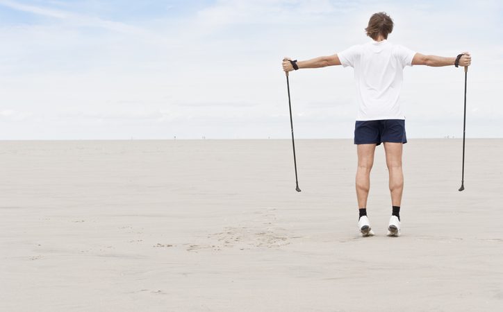 5 errores de principiante al caminar con bastones