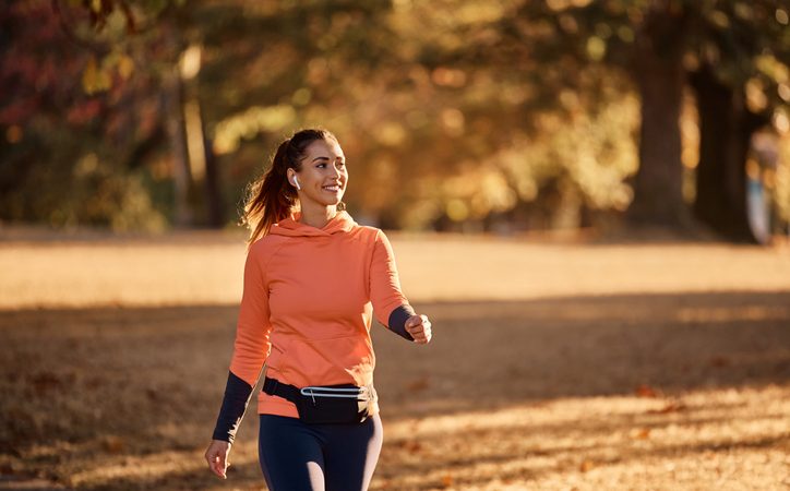 Caminar: el hábito sencillo que multiplica tu bienestar